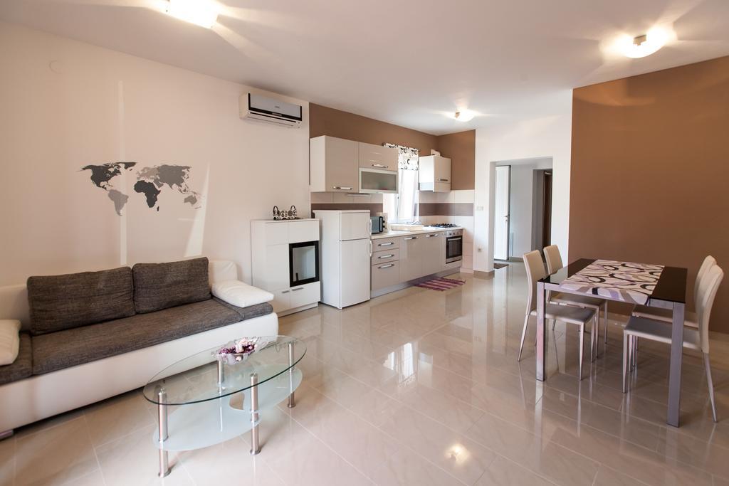 The Golden Island Apartments Krk Town Room photo